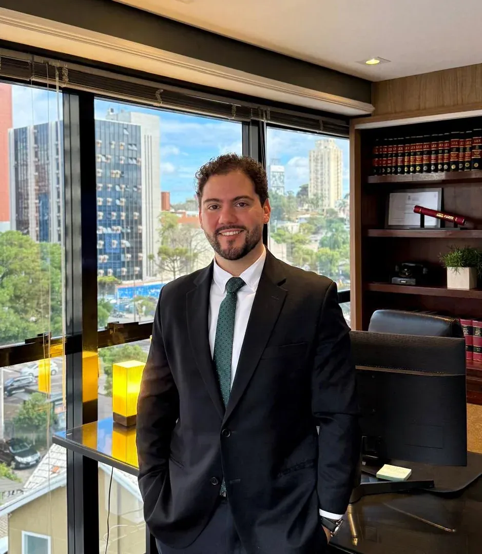 Pedro Floriani Burda, advogado criminalista, em seu escritório